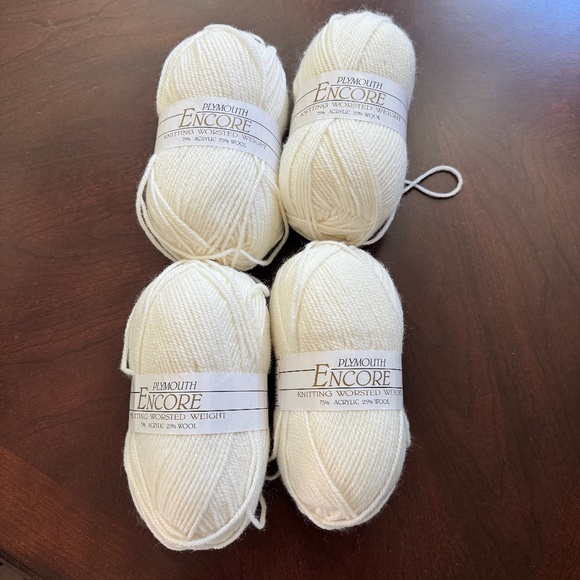 Set of 4 Skeins of Plymouth Encore Knitting Worsted Weight Yarn Off White - Picture 1 of 7